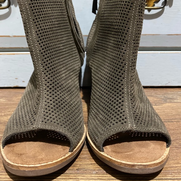 Toms - Picture 6 of 7